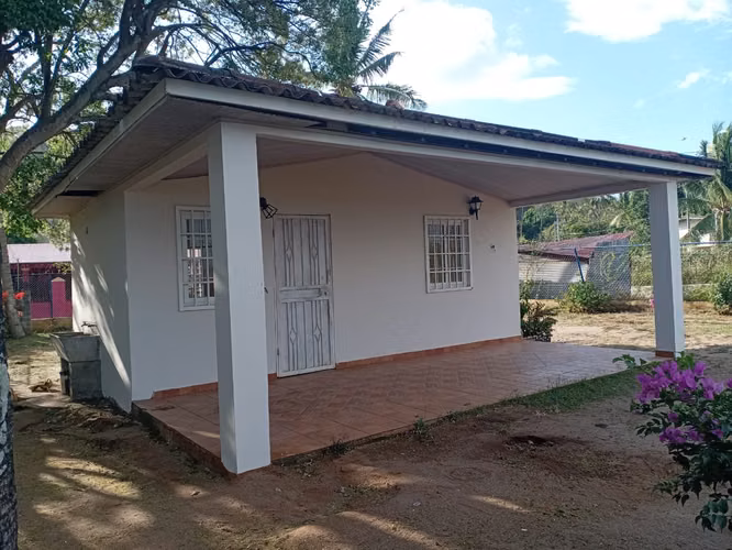OFERTA PLAYA LEONA LA CHORRERA SE VENDE CASA A ORILLA DEL MAR B/ 40 000