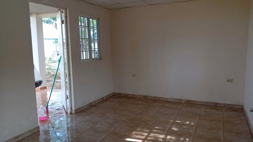 OFERTA PLAYA LEONA LA CHORRERA SE VENDE CASA A ORILLA DEL MAR B/ 40 000