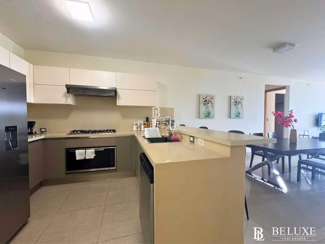 VENTA DE APARTAMENTO DE PLAYA AMOBLADO EN PH PERLAMAR, CASAMAR (P)