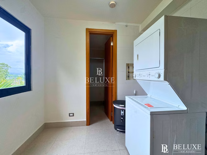VENTA DE APARTAMENTO DE PLAYA AMOBLADO EN PH PERLAMAR, CASAMAR (P)