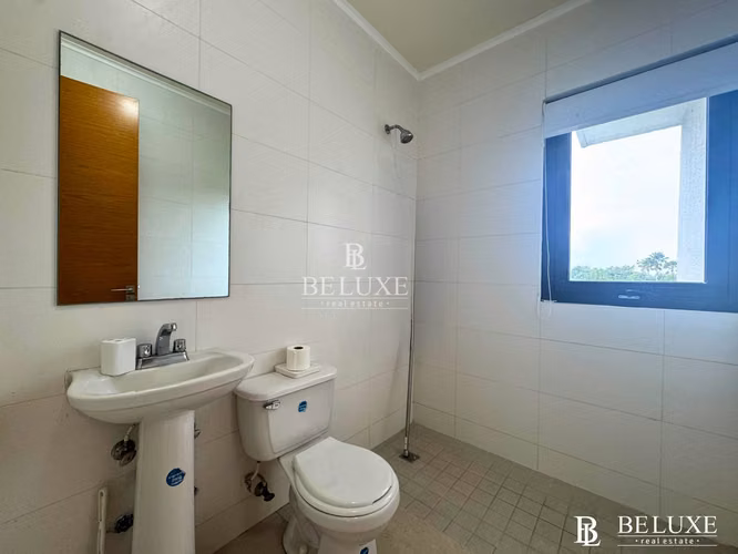 VENTA DE APARTAMENTO DE PLAYA AMOBLADO EN PH PERLAMAR, CASAMAR (P)
