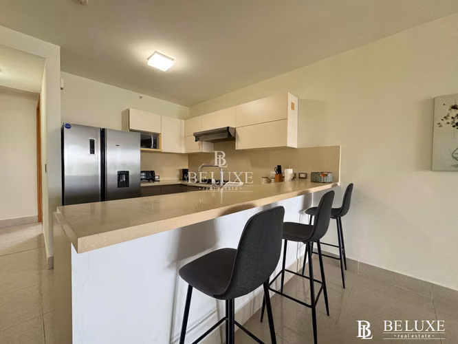 VENTA DE APARTAMENTO DE PLAYA AMOBLADO EN PH PERLAMAR, CASAMAR (P)