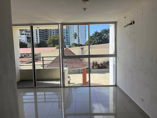 Banco Vende apartamento en PH Sky Park Carrasquilla - Imagen 2