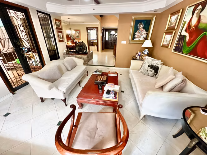 ALTOS DE PANAMÁ CONDADO DEL REY VILLAS DE VIZCAYA CASA EN VENTA