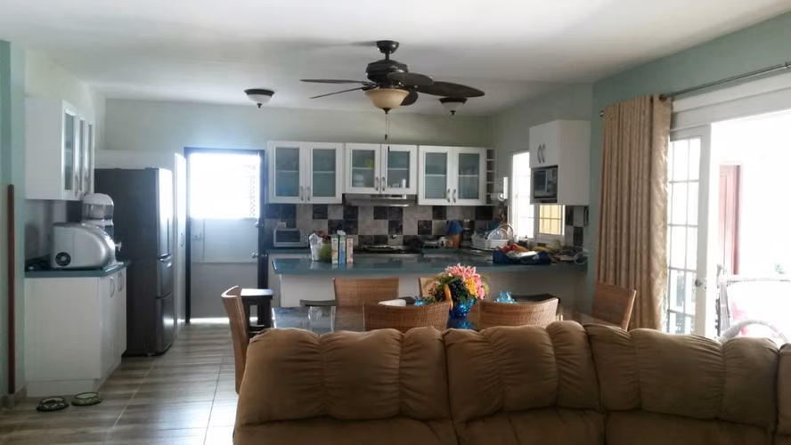 Se Vende Espectacular Villa Semi Amoblada en Playa Blanca