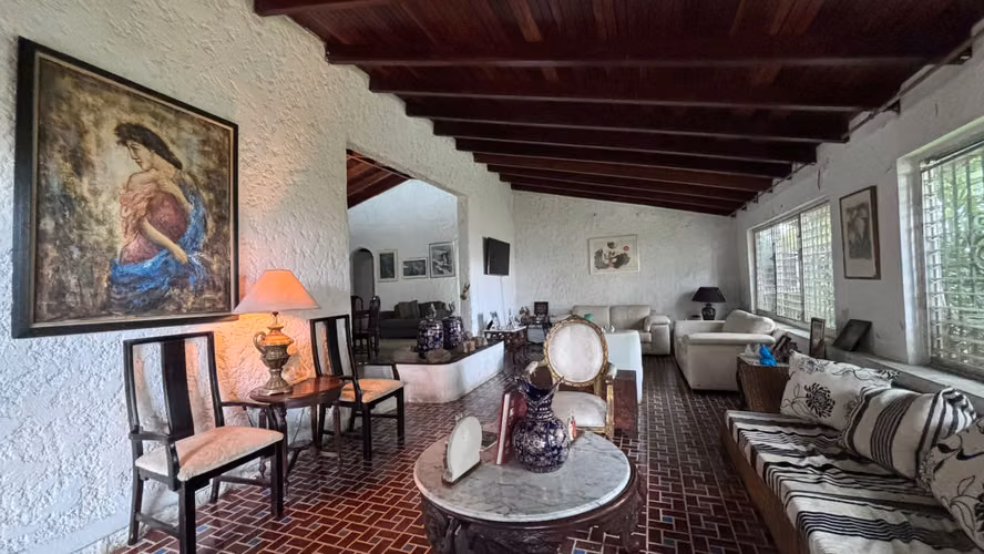 Vendo céntrica casa, muy cerca a Calle 50, Cincuentenario y Vía Porras - Imagen 3