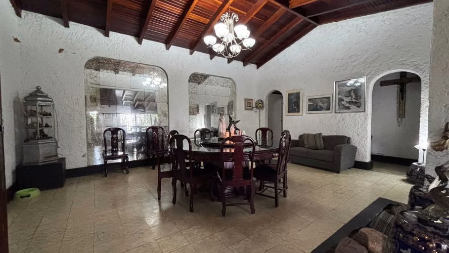 Vendo céntrica casa, muy cerca a Calle 50, Cincuentenario y Vía Porras - Imagen 4
