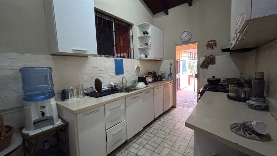 Vendo céntrica casa, muy cerca a Calle 50, Cincuentenario y Vía Porras - Imagen 12