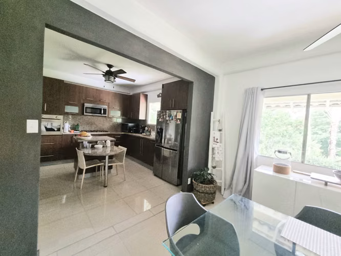 Melissa Foster Luxury Vende Casa Dúplex Remodelada en Albrook MF1692