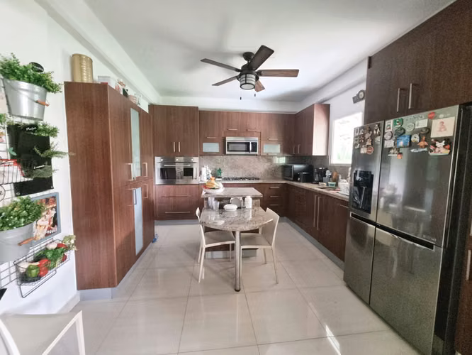 Melissa Foster Luxury Vende Casa Dúplex Remodelada en Albrook MF1692