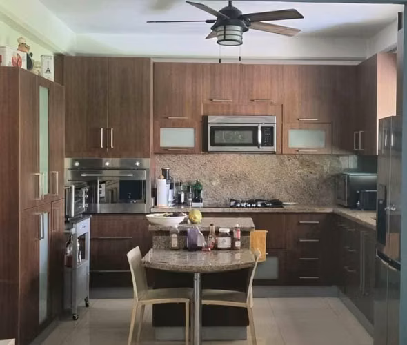 Melissa Foster Luxury Vende Casa Dúplex Remodelada en Albrook MF1692