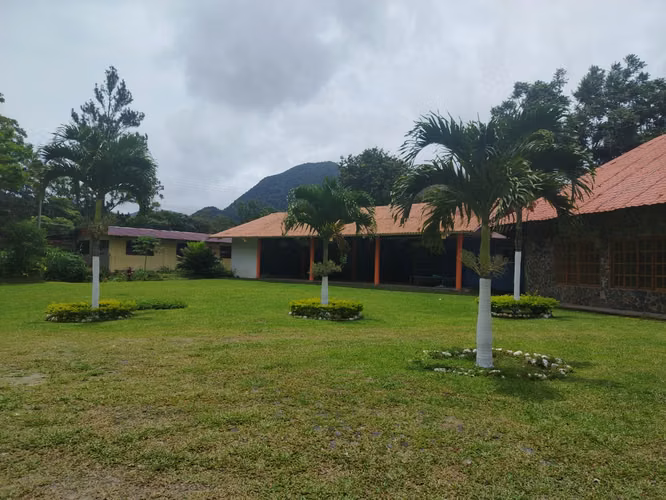 Venta de Cabañas tipo hotel e instalaciones turísticas con terreno de 6,000m2