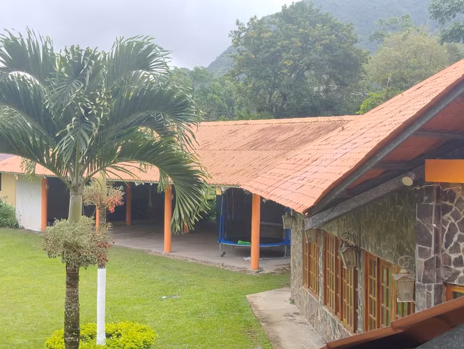Venta de Cabañas tipo hotel e instalaciones turísticas con terreno de 6,000m2