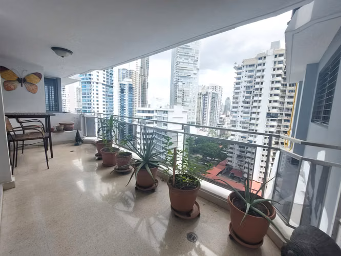 Punta Paitilla Apartamento frente al Mar.