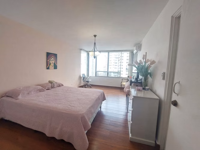 Punta Paitilla Apartamento frente al Mar.