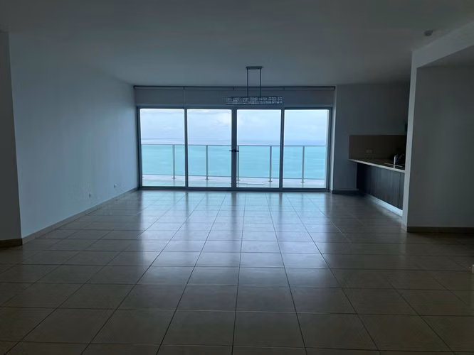 SE VENDE AMPLIO APARTAMENTO PH OASIS - Imagen 2