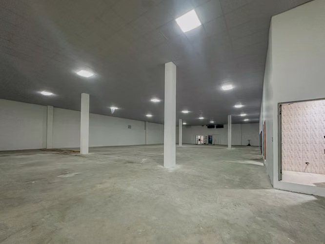 Alquiler local comercial bodega en Parque Lefevre