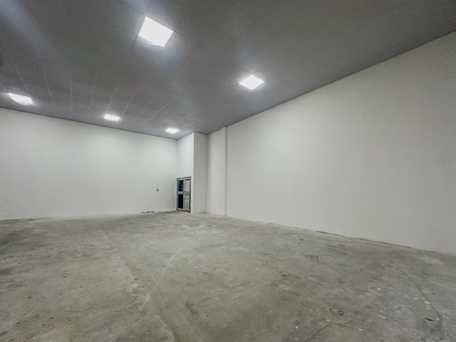Alquiler local comercial bodega en Parque Lefevre