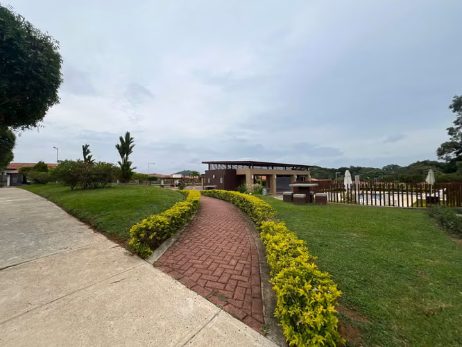 Vendo hermosa vivienda VACIA en Residencial Arboleda, Chorrera - Imagen 10