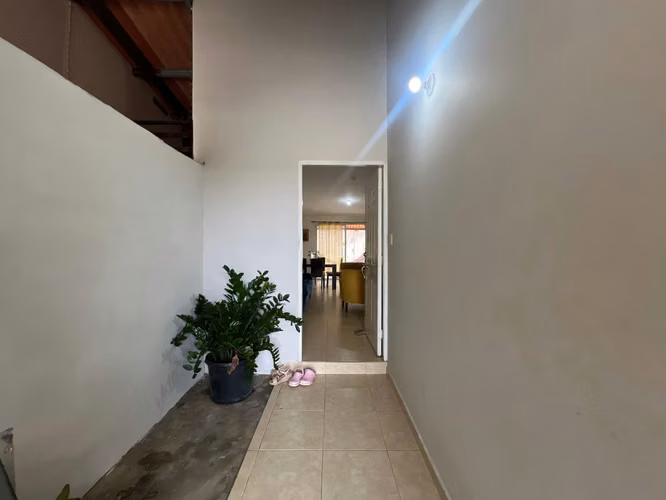Vendo hermosa vivienda VACIA en Residencial Arboleda, Chorrera - Imagen 2