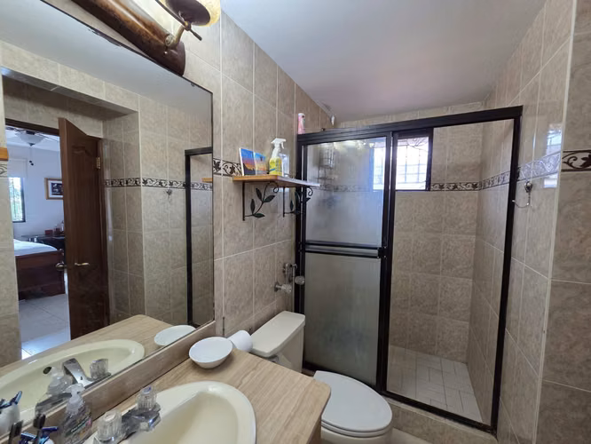 VENTA DE AMPLIA CASA EN PH VILLA DE VIZCAYA, CONDADO DEL REY