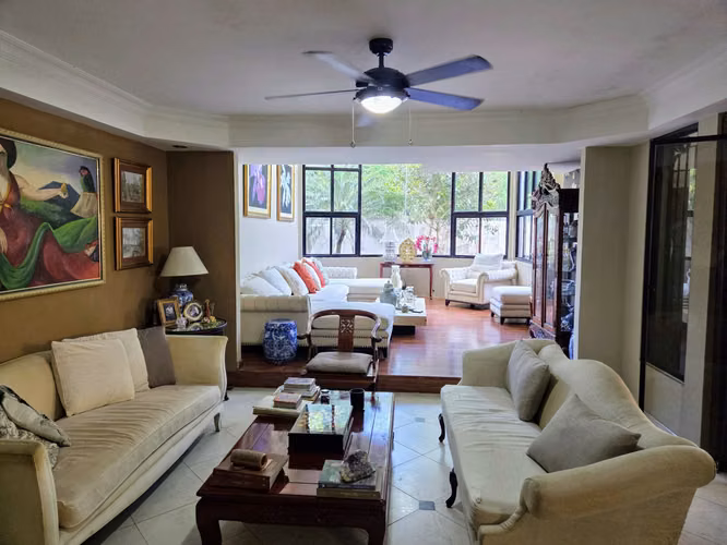 VENTA DE AMPLIA CASA EN PH VILLA DE VIZCAYA, CONDADO DEL REY