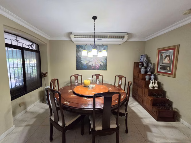 VENTA DE AMPLIA CASA EN PH VILLA DE VIZCAYA, CONDADO DEL REY