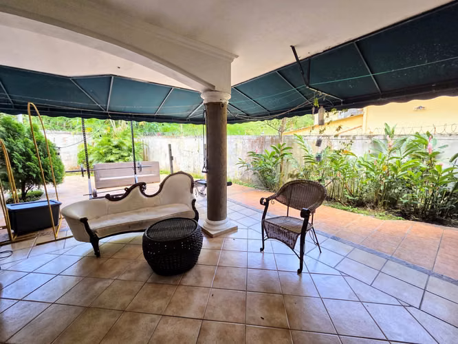 VENTA DE AMPLIA CASA EN PH VILLA DE VIZCAYA, CONDADO DEL REY