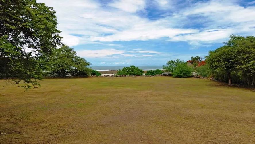 AMAZING BEACH FRONT LAND IN CHAME - Imagen 9