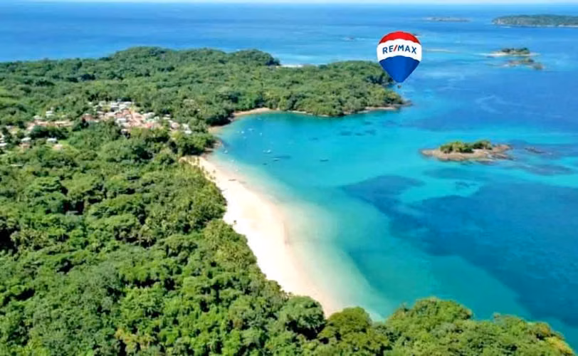 SPECTACULAR ISLAND LIVING AT ITS FINEST