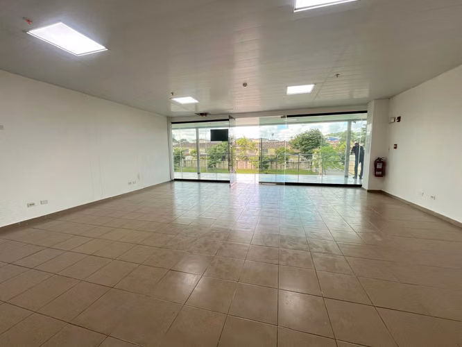Venta de local comercial en Condado Mall
