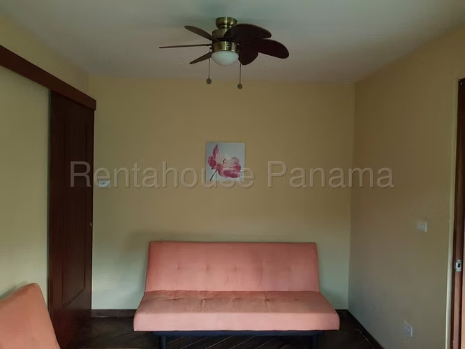 Venta de Casa con 350 m2 de Terreno en Las Cumbres 26-1260GG