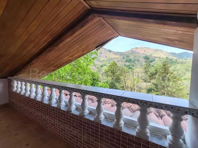 Venta de Casa con 350 m2 de Terreno en Las Cumbres 26-1260GG
