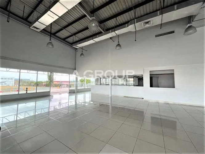 Se Vende propiedad comercial - Las Mañanitas Via Principal