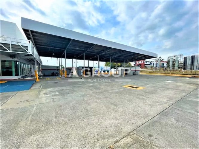 Se Vende propiedad comercial - Las Mañanitas Via Principal