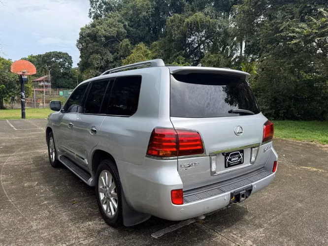 Lexus LX570