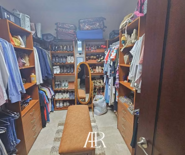 Vendo apartamento con vista al mar en Punta Pacifica