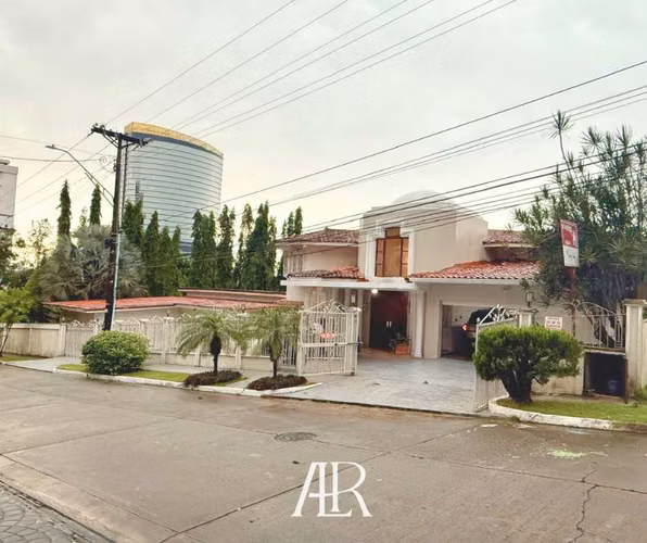 Vendo Casa Unifamiliar en Esquina con piscina privada en Betania, Dos Mares