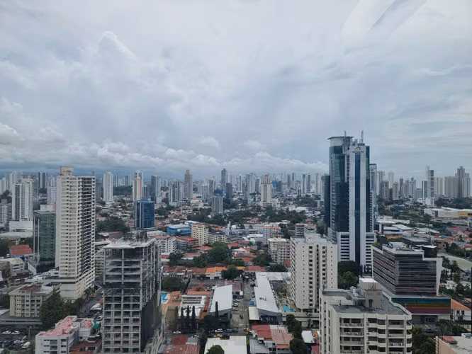 Alquiler de Oficina en Obarrio, Sortis Business Tower, 164m2