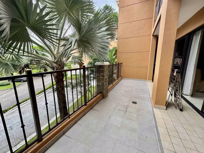 Apartment for sale in Clayton, Embassy Club