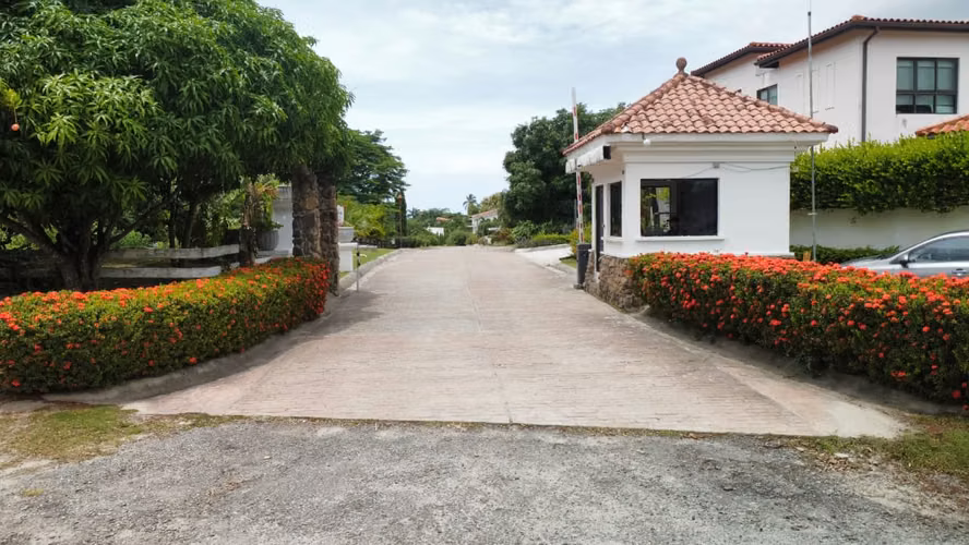VENTA DE TERRENO EN PUNTA BARCO