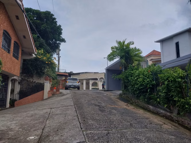 Se VENDE casa en El Carmen!
