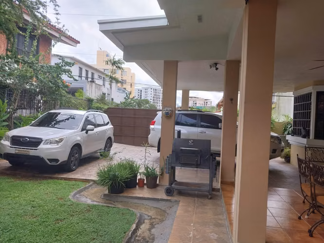 Se VENDE casa en El Carmen!