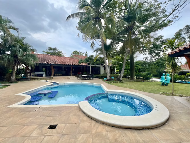 CORONADO CLUB DE GOLF CASA EN VENTA
