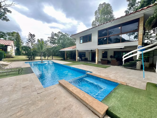 CORONADO CLUB DE GOLF CASA EN VENTA