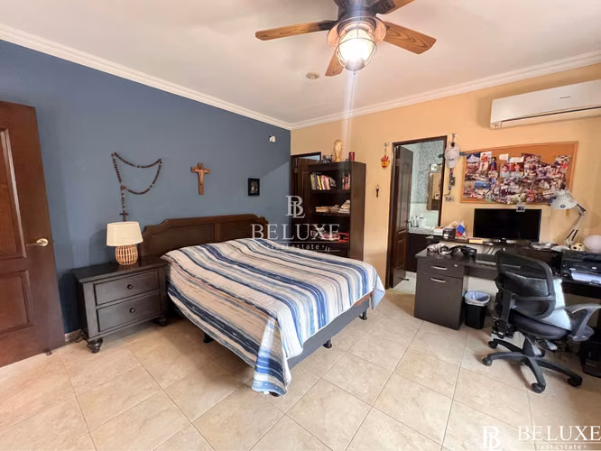VENTA DE CASA INDEPENDIENTE Y MODERNA EN EL CARMEN (13)