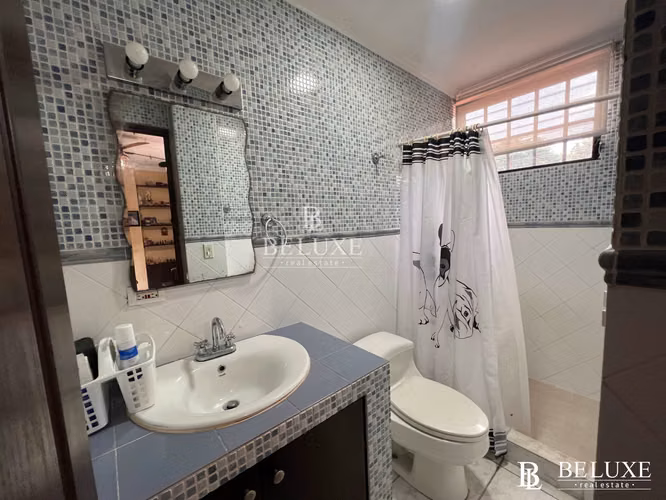 VENTA DE CASA INDEPENDIENTE Y MODERNA EN EL CARMEN (13)