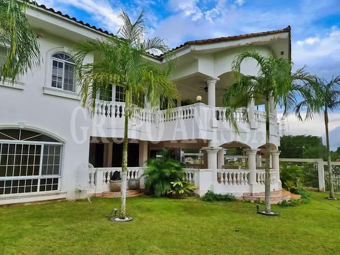 Se Vende Impresionante Casa en Club del Golf - Brisas del Golf - Imagen 2