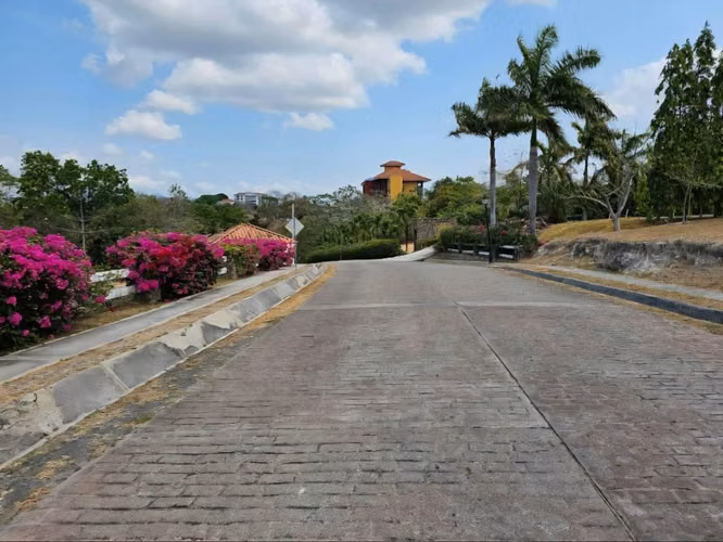 SE VENDE TERRENO EN PH PUNTA BARCO VILLAGE