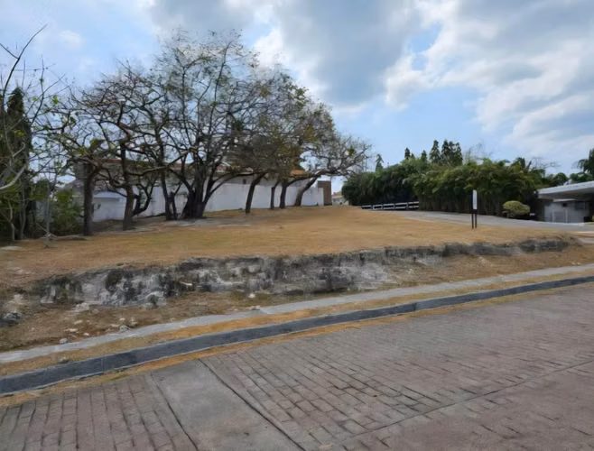SE VENDE TERRENO EN PH PUNTA BARCO VILLAGE